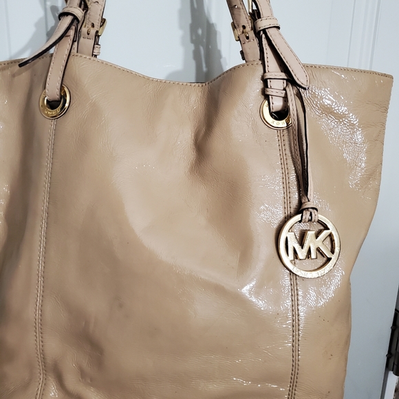 Michael Kors Jet Set Patent Leather Tote - Picture 4 of 8